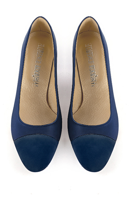 Navy blue women's dress pumps, with a round neckline. Round toe. Medium block heels. Worn view - Florence KOOIJMAN